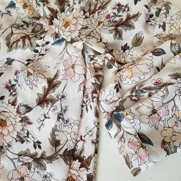 Philosophy Floral Blouse - Picture 4 of 6